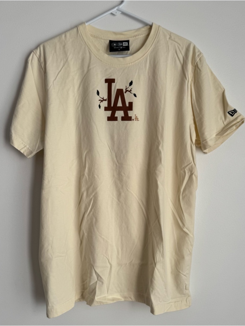 New Era LA Logo Short-Sleeve Tee in Cream